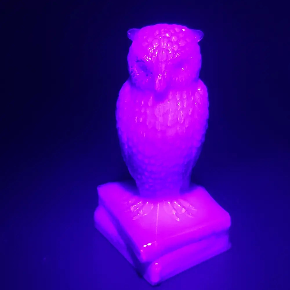 Degenhart Paperweight Wise Owl Uv Reactive Cream Glass ( Vintage ) Decor
