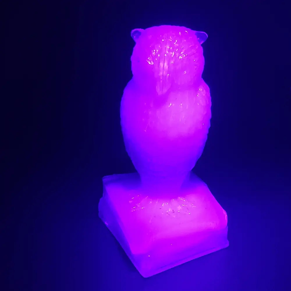 Degenhart Paperweight Wise Owl Uv Reactive White Glass ( Vintage ) Decor