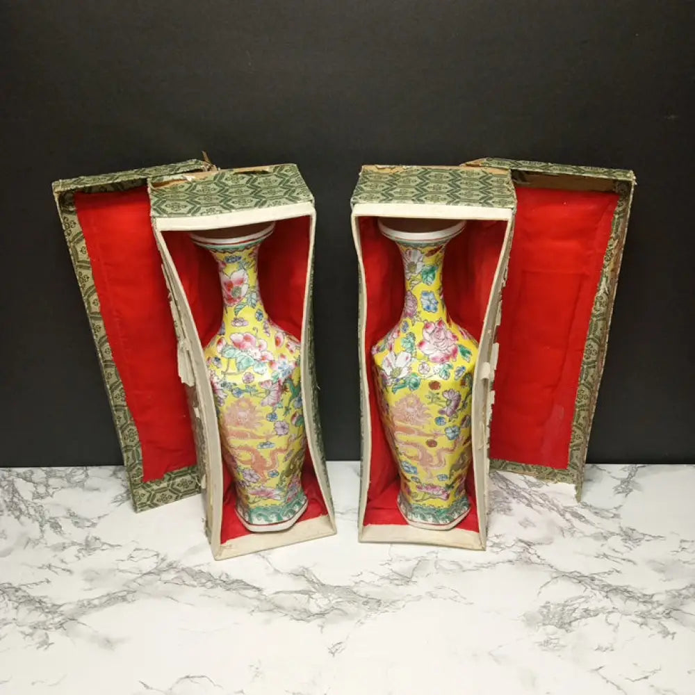 Famille Rose Matched Pair Dragon Vases ( Vintage ) Decor