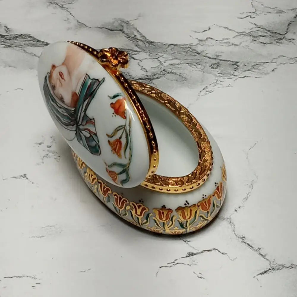 Hand Painted Porcelain Trinket Box Artist Signed ( Vintage ) Decor