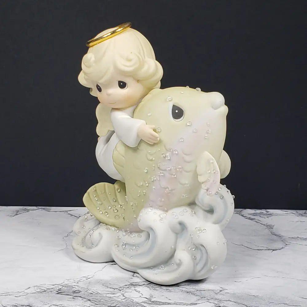 Precious Moments Fountain Of Angels Figurine Vintage Figurines