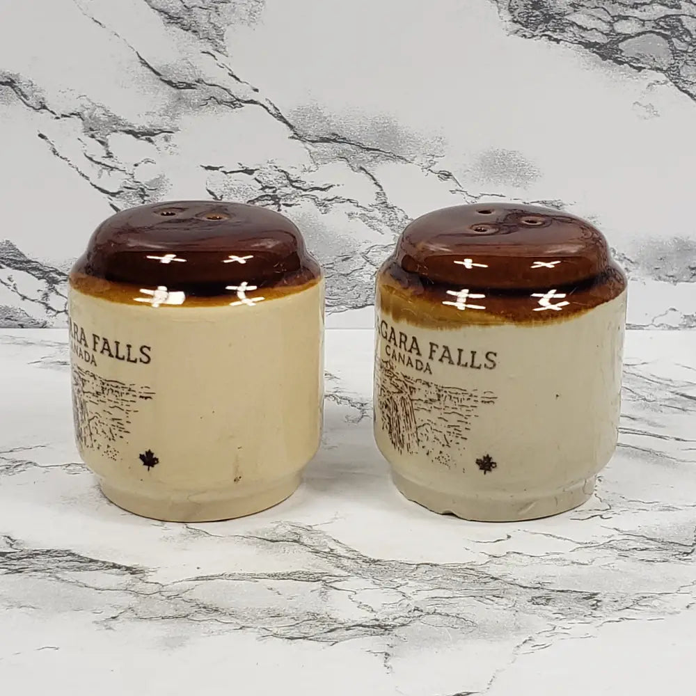 Salt Pepper Niagra Falls Canada Vintage Decor