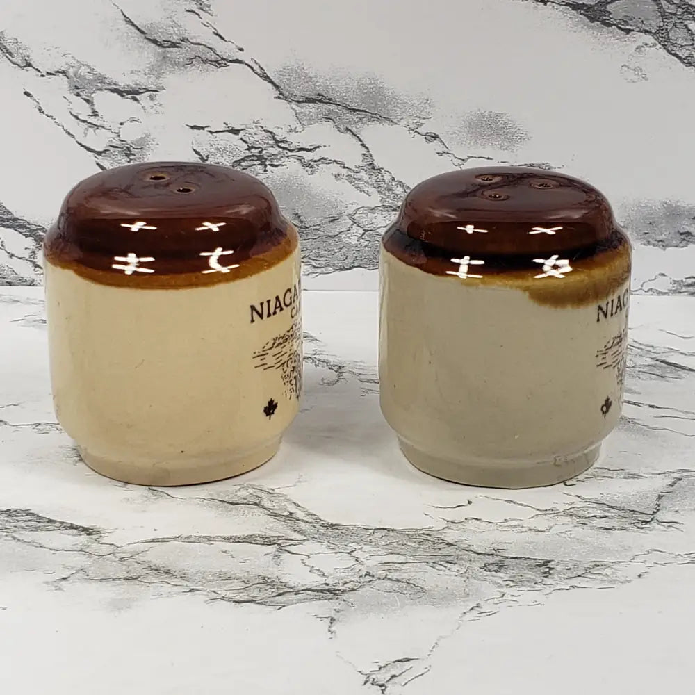 Salt Pepper Niagra Falls Canada Vintage Decor