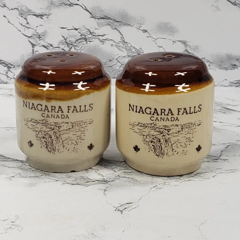 Salt Pepper Niagra Falls Canada Vintage Decor