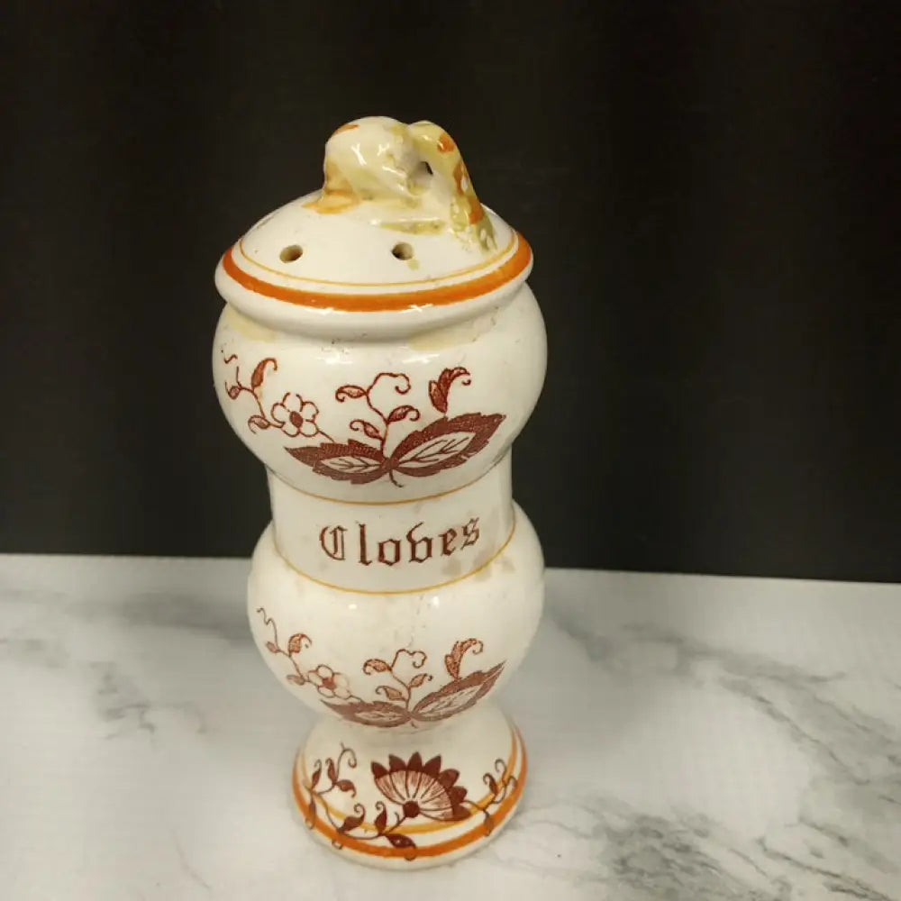Three Arnart Braun Spice Shakers ( Vintage ) Decor