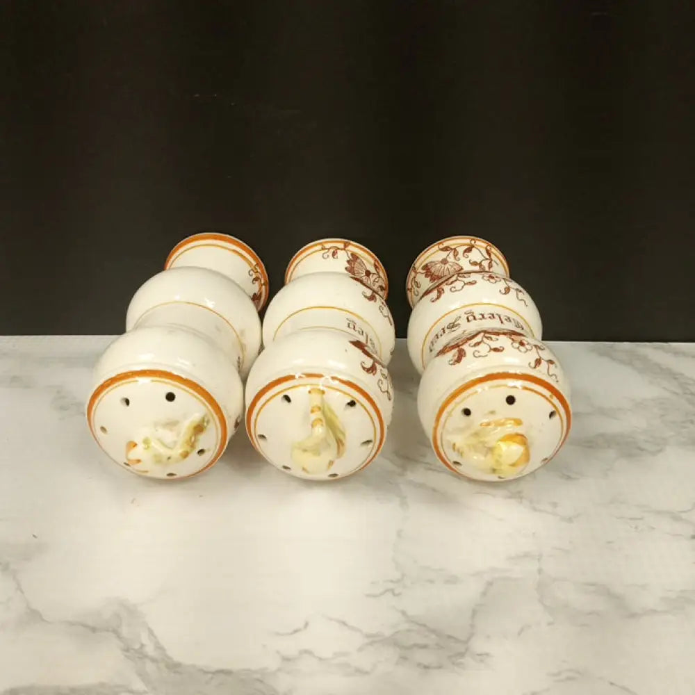 Three Arnart Braun Spice Shakers ( Vintage ) Decor