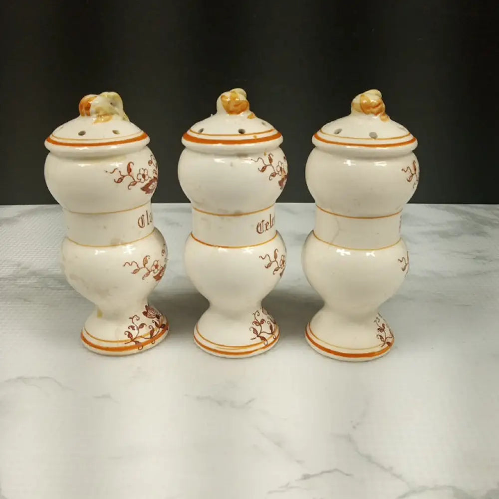 Three Arnart Braun Spice Shakers ( Vintage ) Decor