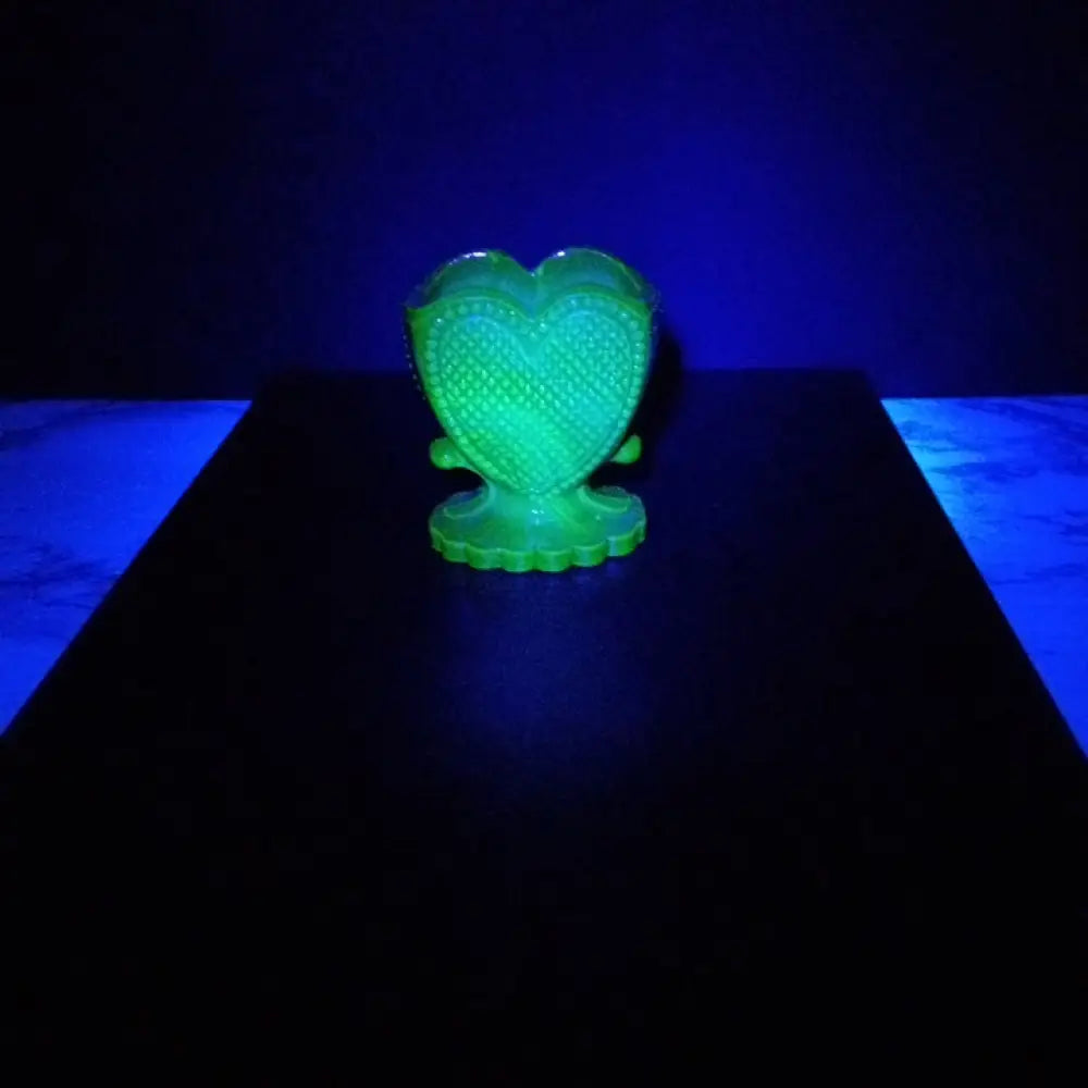 Degenhart Glass Sweetheart Trinket Paperweight Toothpick Vintage Decor