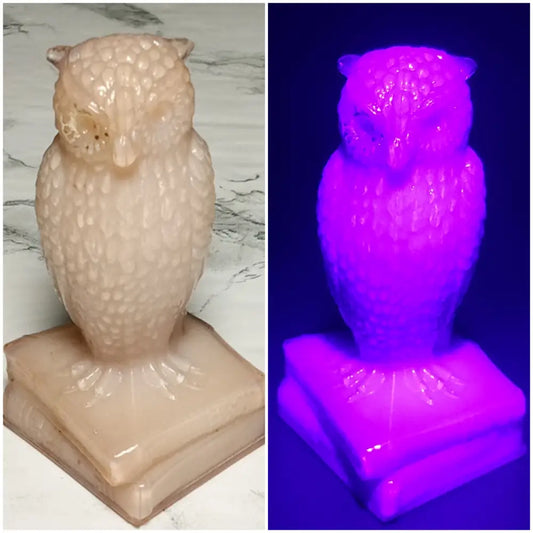 Degenhart Paperweight Wise Owl Uv Reactive Cream Glass ( Vintage ) Decor