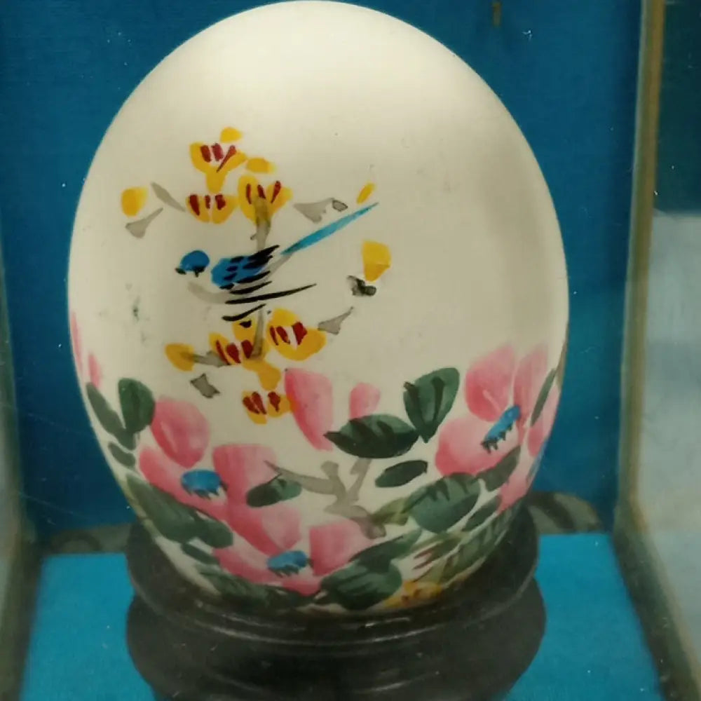 Hand Painted Signed Egg Shell In Glass Case ( Vintage ) Decor