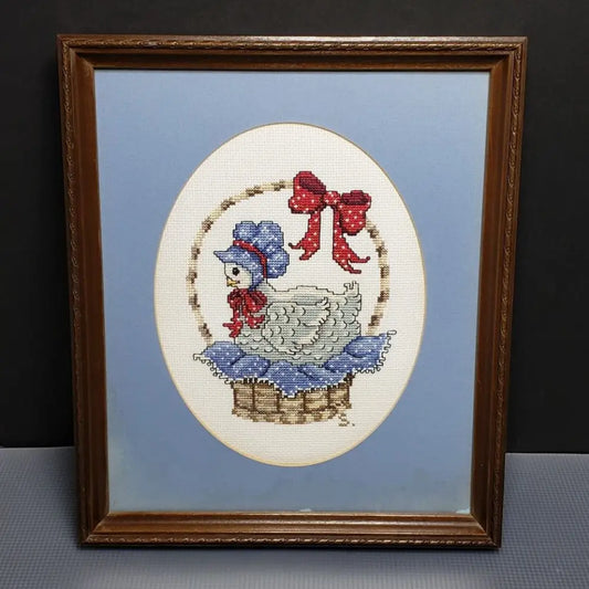 Framed Needlepoint Hen In A Basket Vintage - Decor