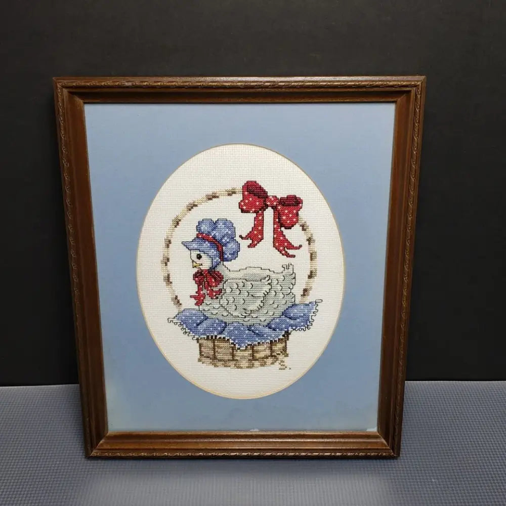 Framed Needlepoint Hen In A Basket Vintage - Decor