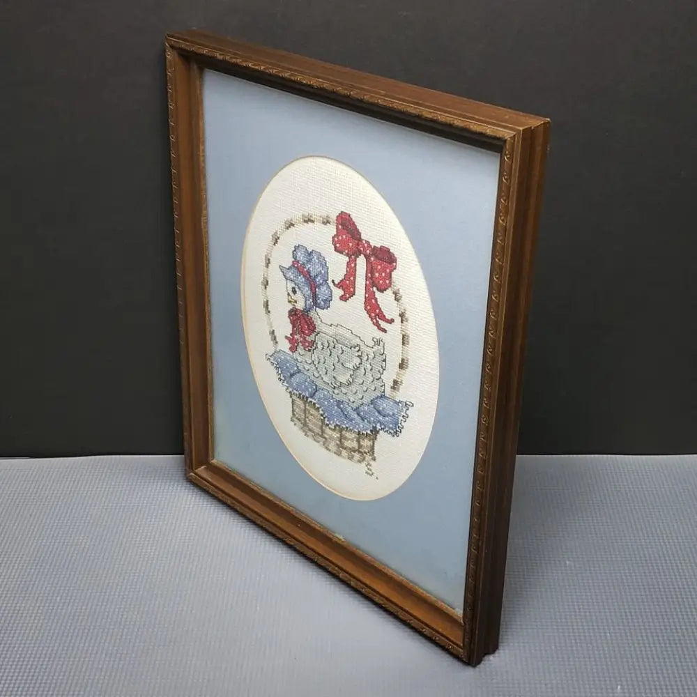 Framed Needlepoint Hen In A Basket Vintage - Decor