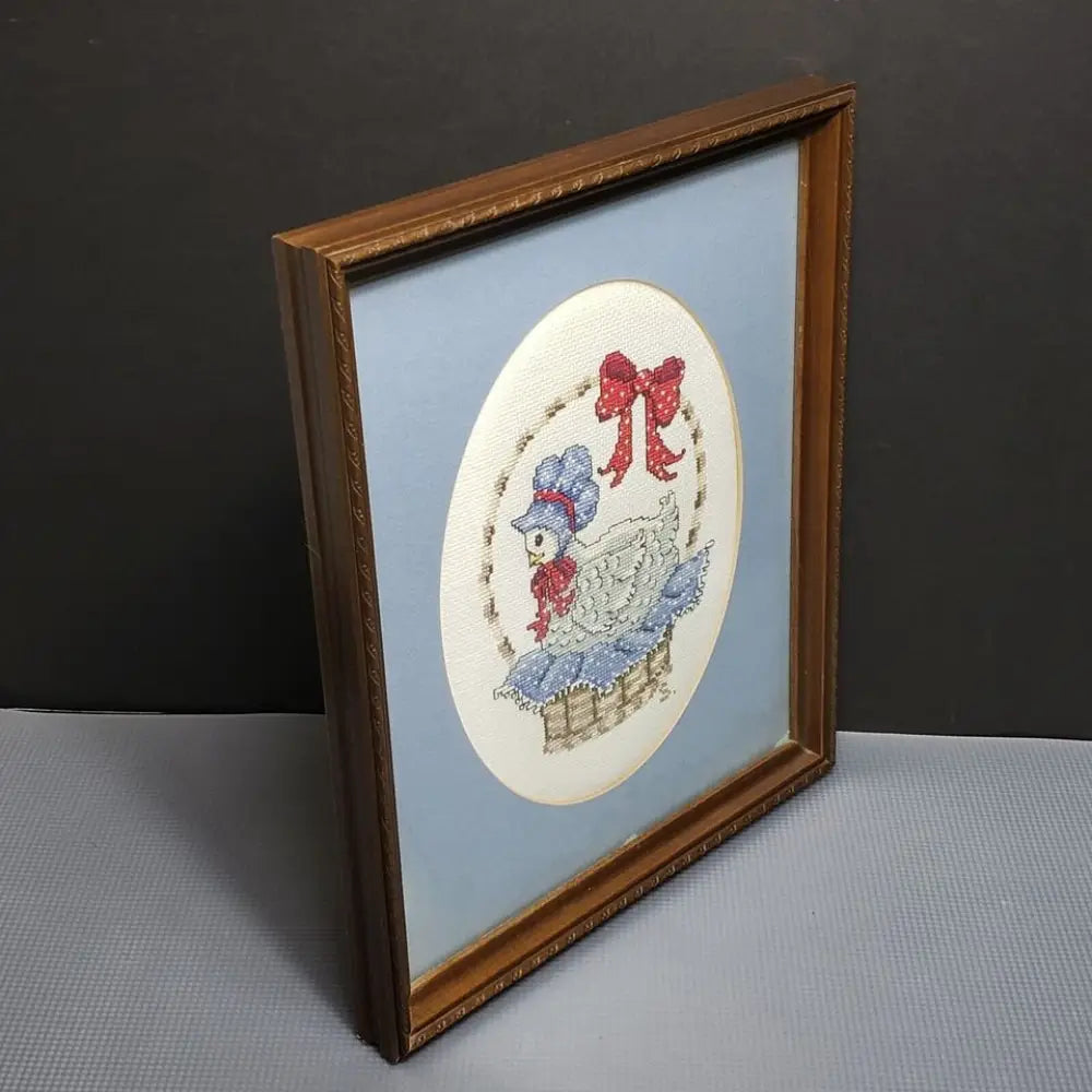 Framed Needlepoint Hen In A Basket Vintage - Decor