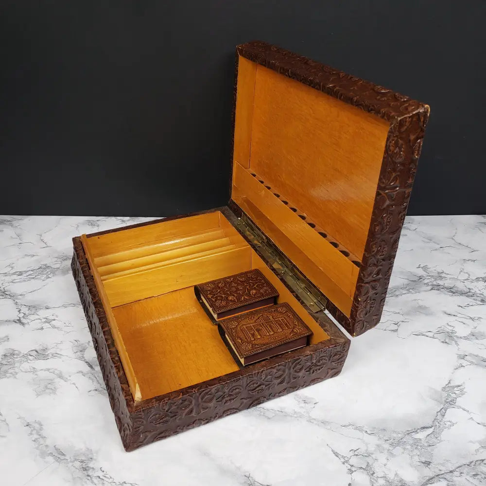 Humidor Box Embossed Don Quixote Madrid Spain Vintage