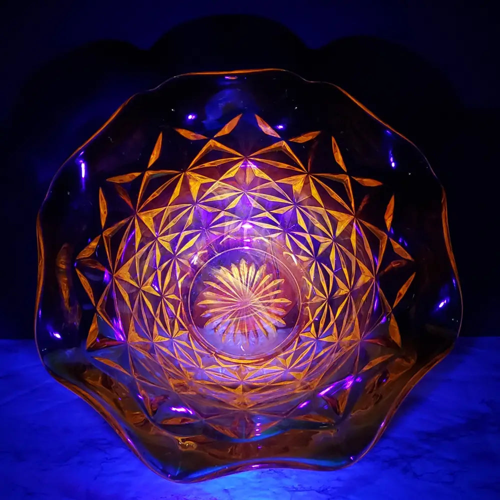 Le Smith Yellow Uv Reactive Large Centerpiece Bowl Vintage Collectibles