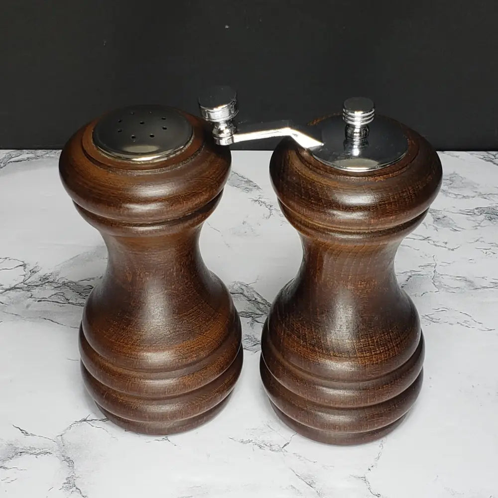 Walnut Pepper Mill & Salt Shaker (Vintage) Decor