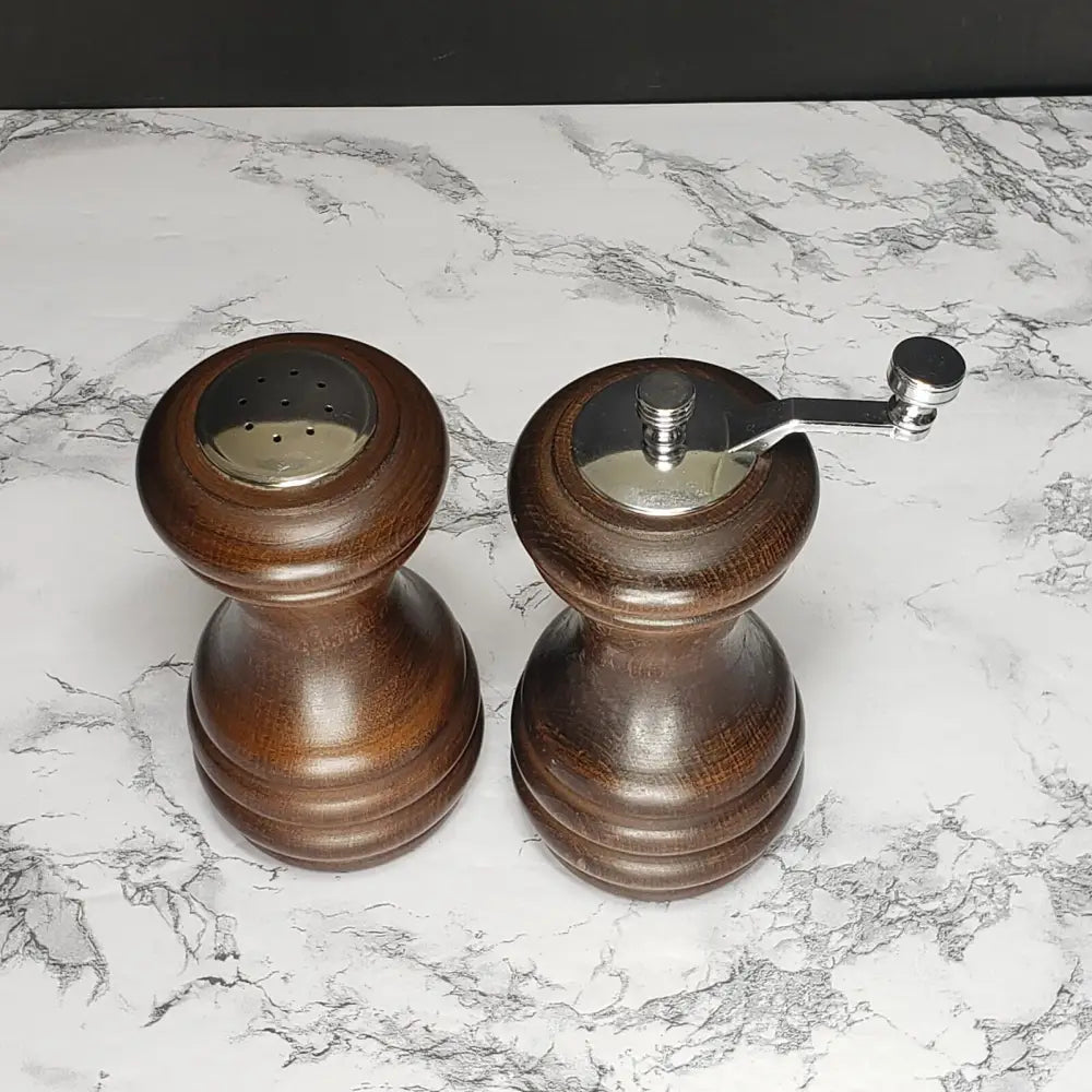 Walnut Pepper Mill & Salt Shaker (Vintage) Decor