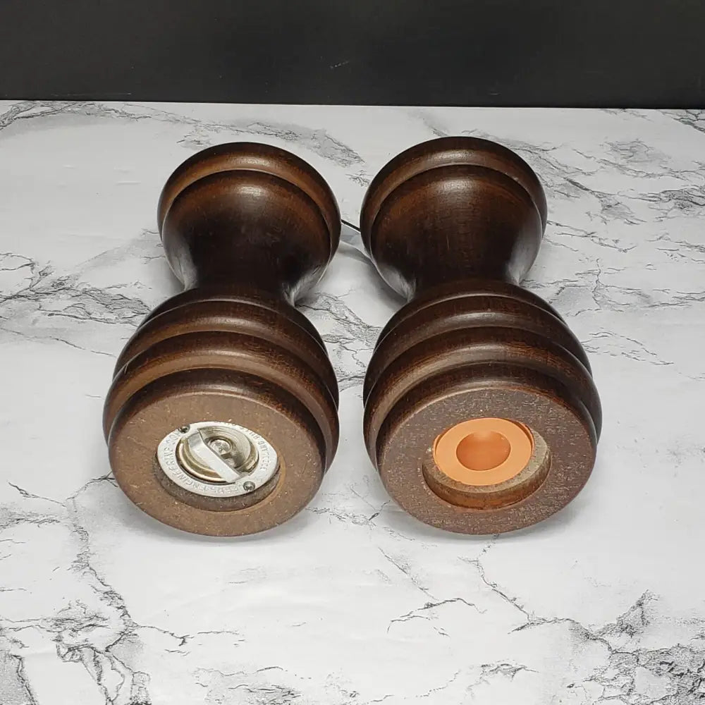 Walnut Pepper Mill & Salt Shaker (Vintage) Decor