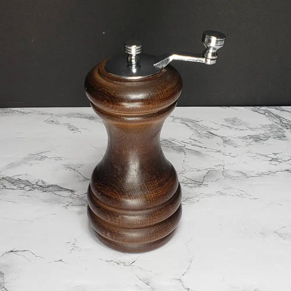 Walnut Pepper Mill & Salt Shaker (Vintage) Decor