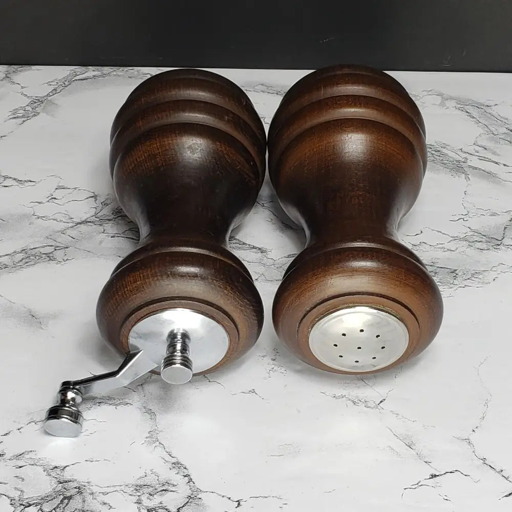 Walnut Pepper Mill & Salt Shaker (Vintage) Decor